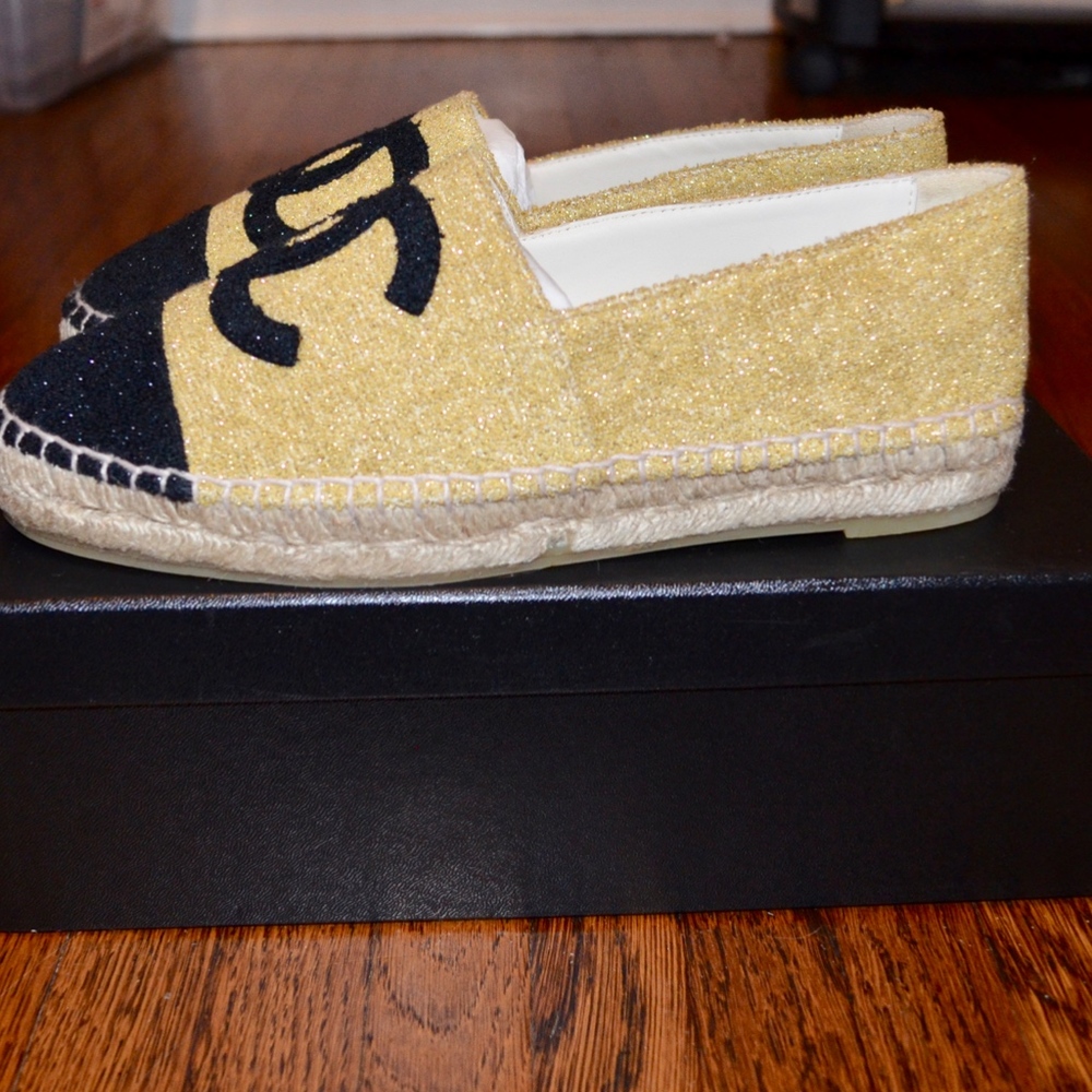 CHANEL BLACK GOLD FABRIC METALLIC ESPADRILLES - Picture 7 of 7